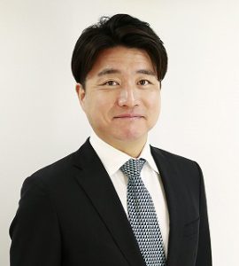 代表者 : 代表取締役社長　桒原　哲也　氏